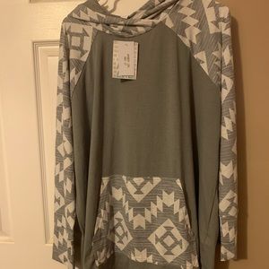 LulaRoe NWT 2XL Amber, Aztec design, gray and off-white in color.